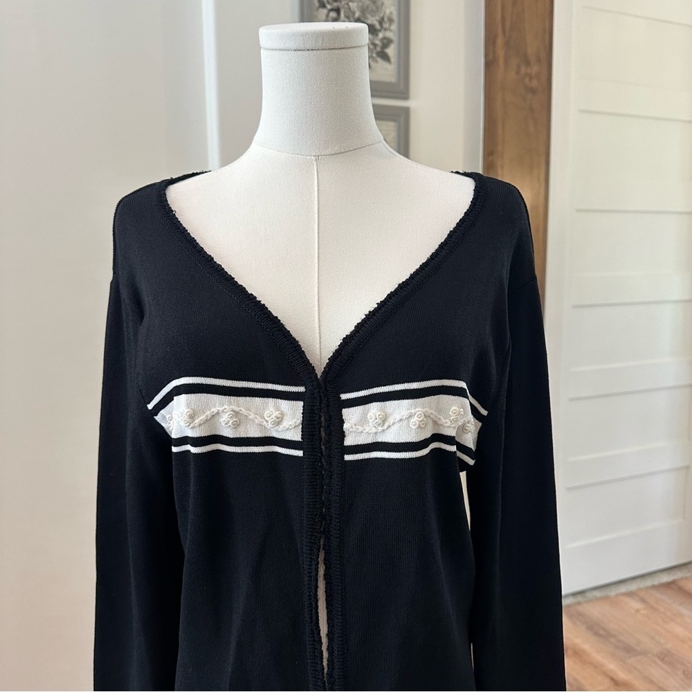 Women's Medium Tight-Knit Black White Career Casual Embroidered Pearl Cardigan - Picture 3 of 8